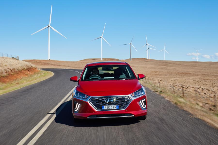  Hyundai IONIQ Plug-in Hybrid (AE) 2019 года  (AU) (фото 18 из 33)